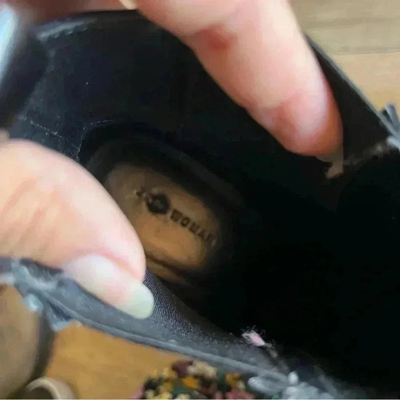 Black booties Zara woman size 6 snake pattern in back - Picture 7 of 8